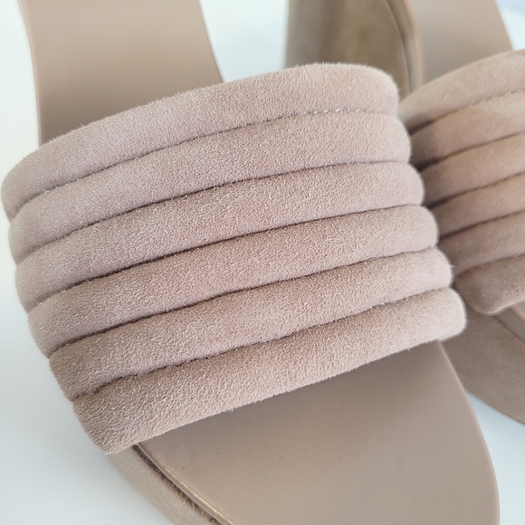 VINCE CAMUTO Varelnta Cream Suede Wedge Sandal - Picture 11 of 13